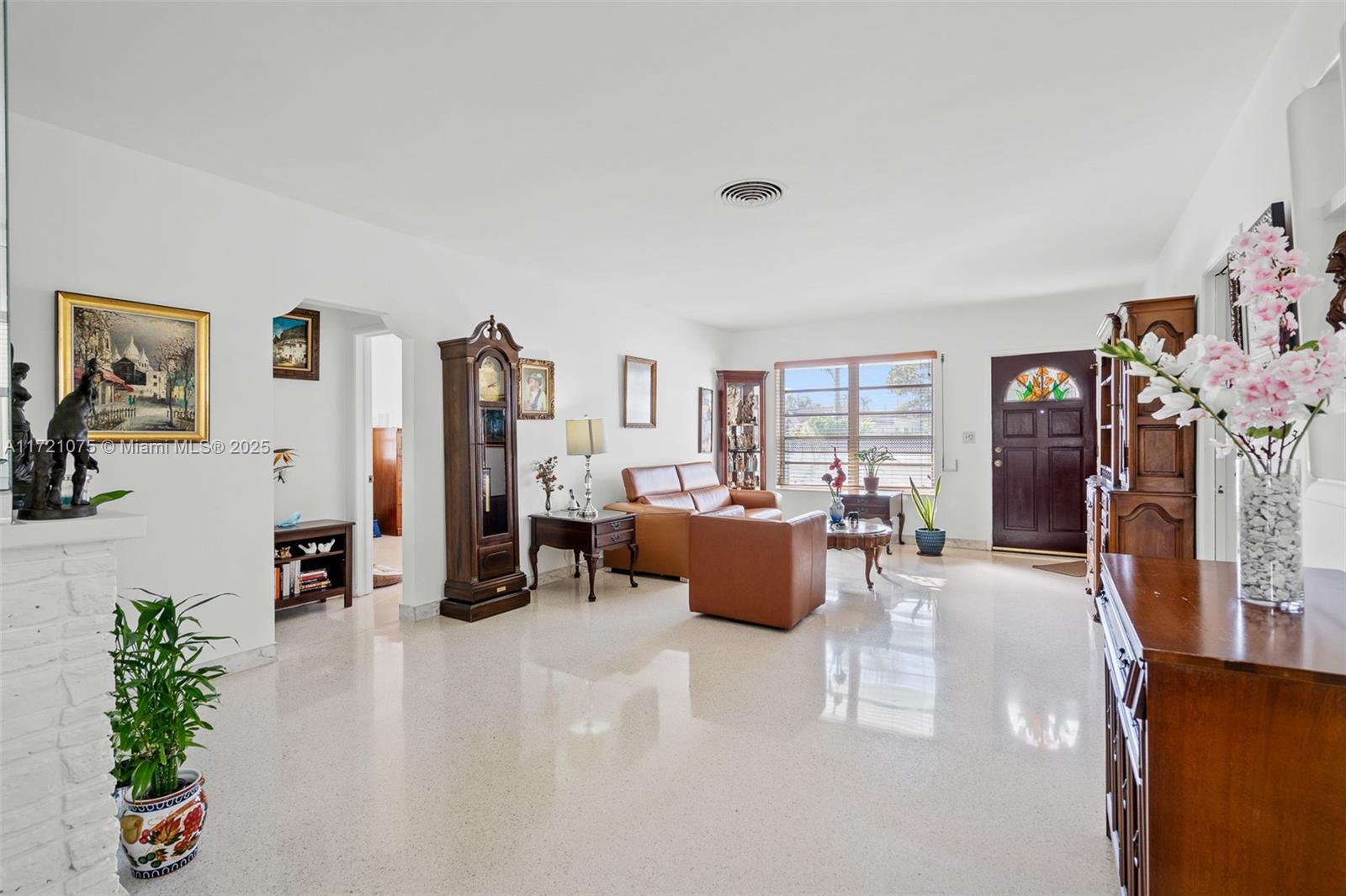 Listing Photo 12