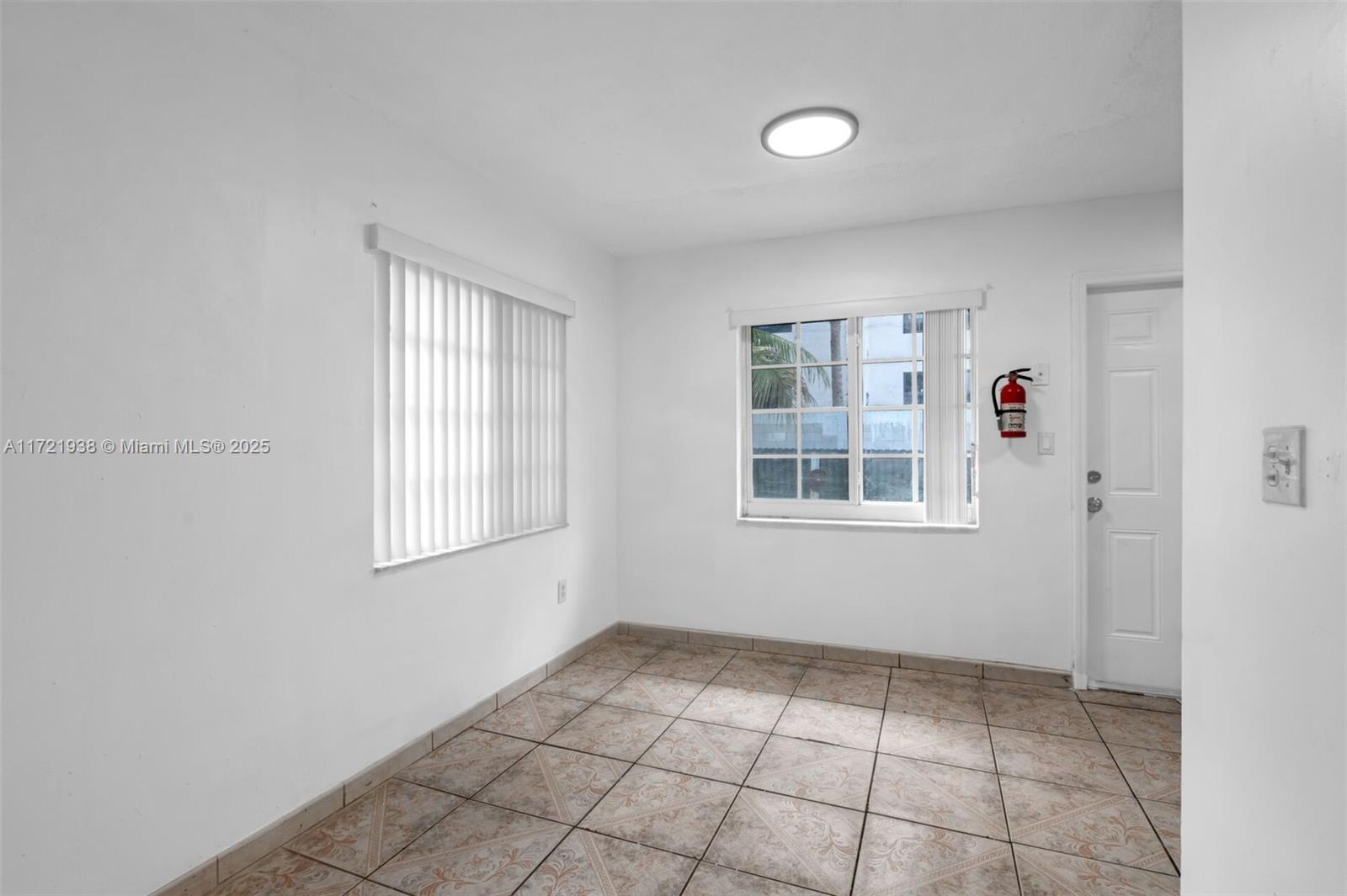 2530 NE 181st St, North Miami Beach, Florida image 17