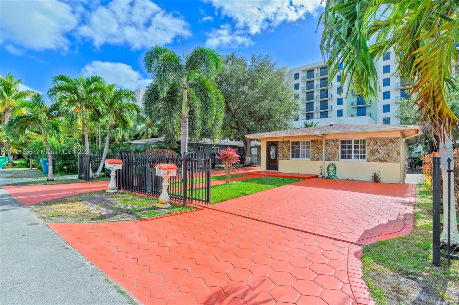 2530 NE 181st St, North Miami Beach, Florida image 31