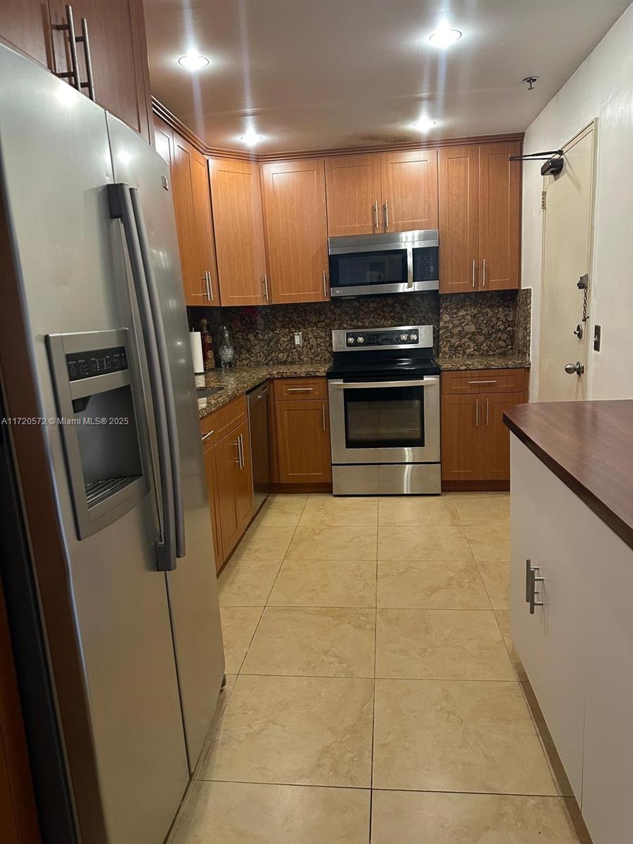 Listing Photo 10