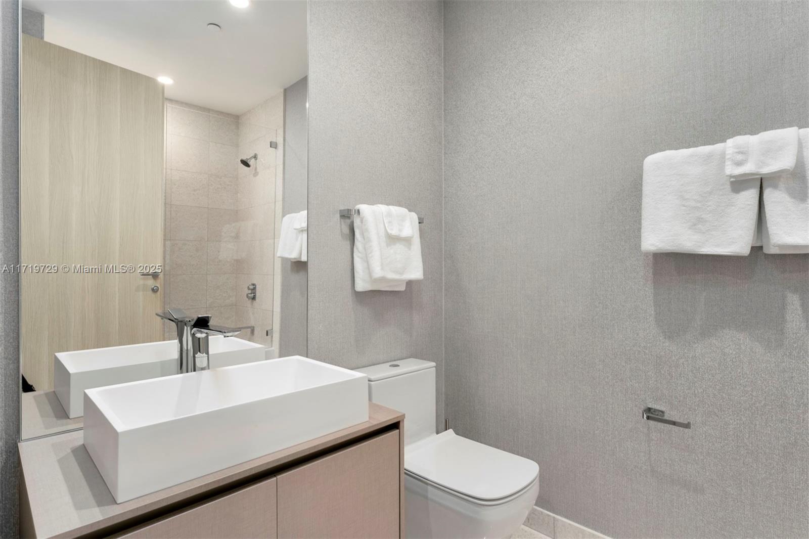 1000 Brickell Plz #PH6108, Miami FL 33131