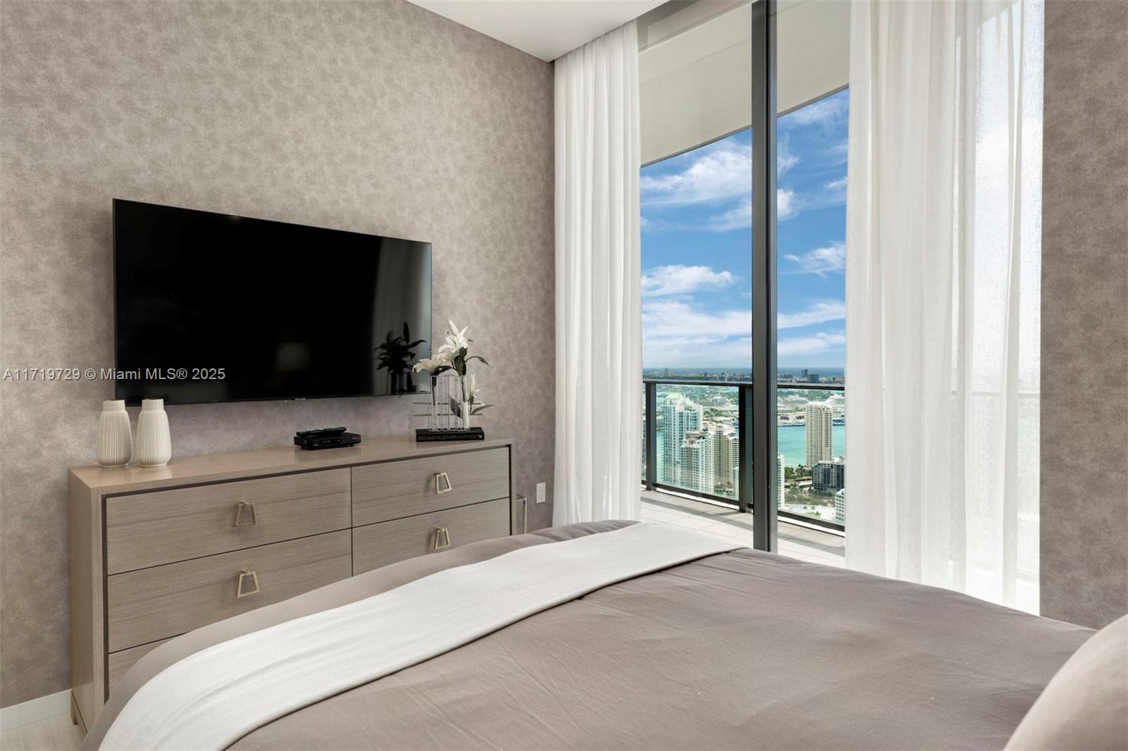 1000 Brickell Plz #PH6108, Miami FL 33131