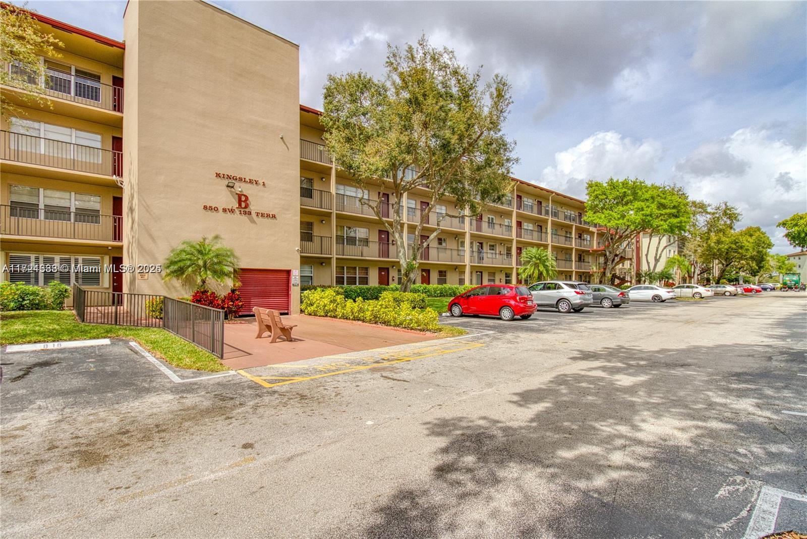 850 SW 133rd Ter #316B, Pembroke Pines, Florida image 1