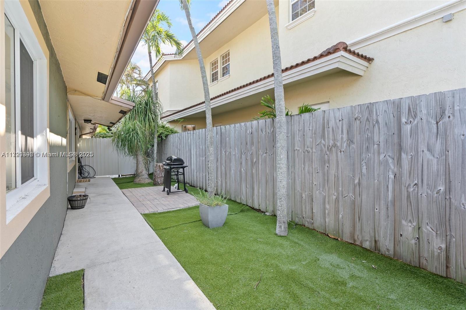 1408 NE 24th St, Wilton Manors, Florida image 14