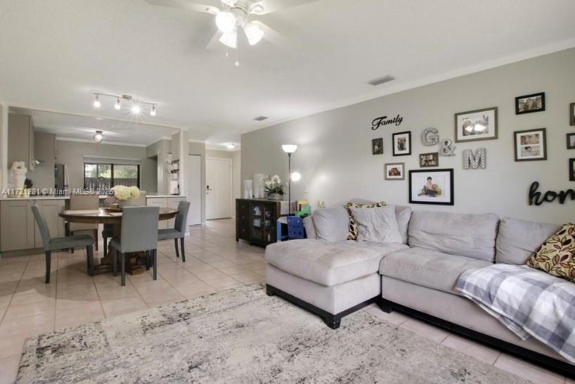 85 Conaskonk Cir #85, Royal Palm Beach, Florida image 3
