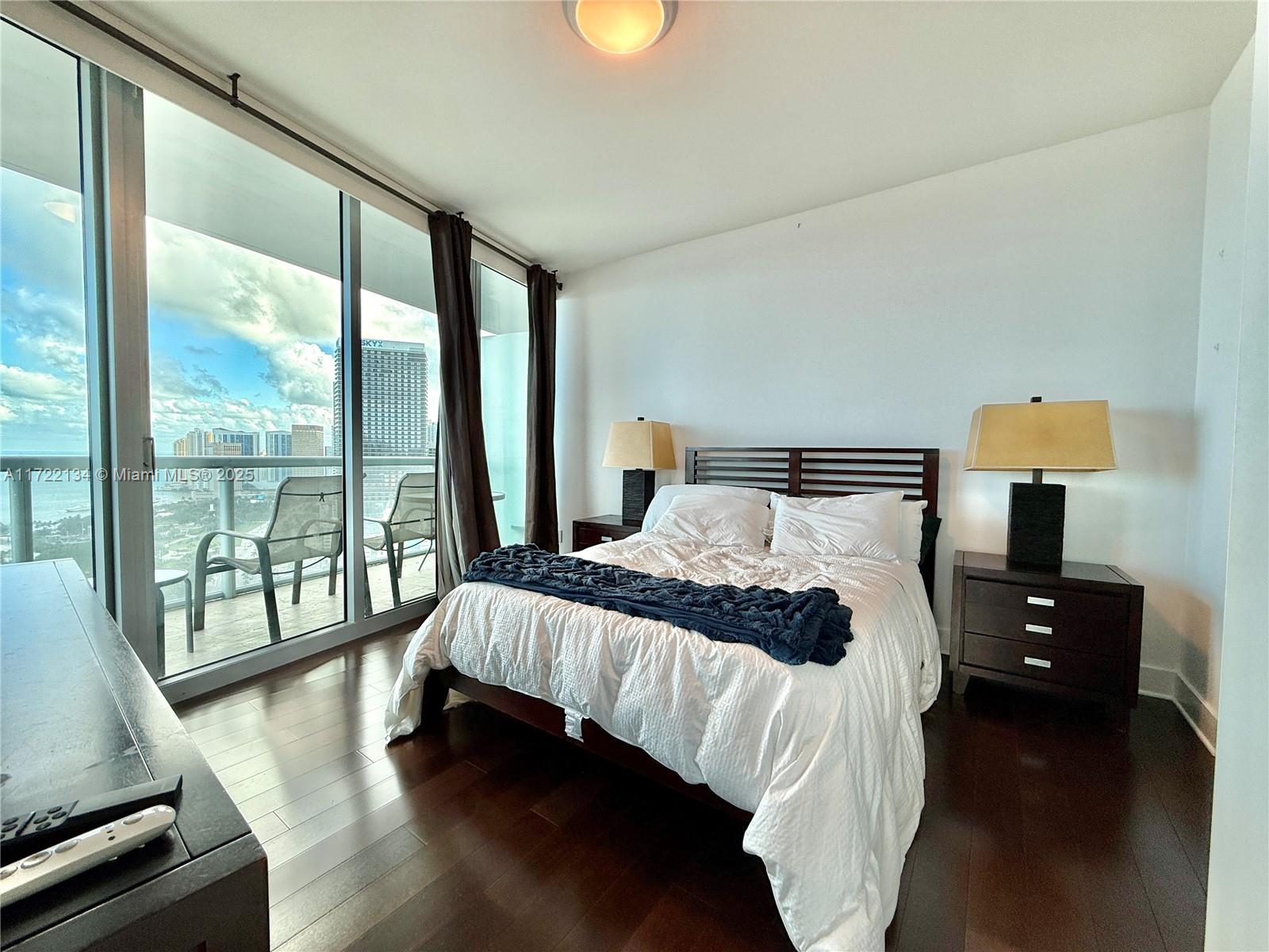 888 Biscayne Blvd #3208, Miami FL 33132