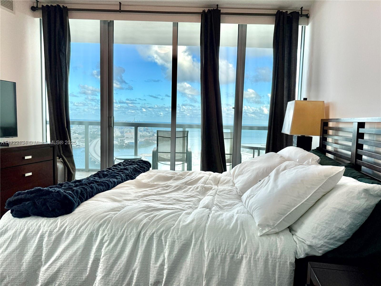 888 Biscayne Blvd #3208, Miami FL 33132