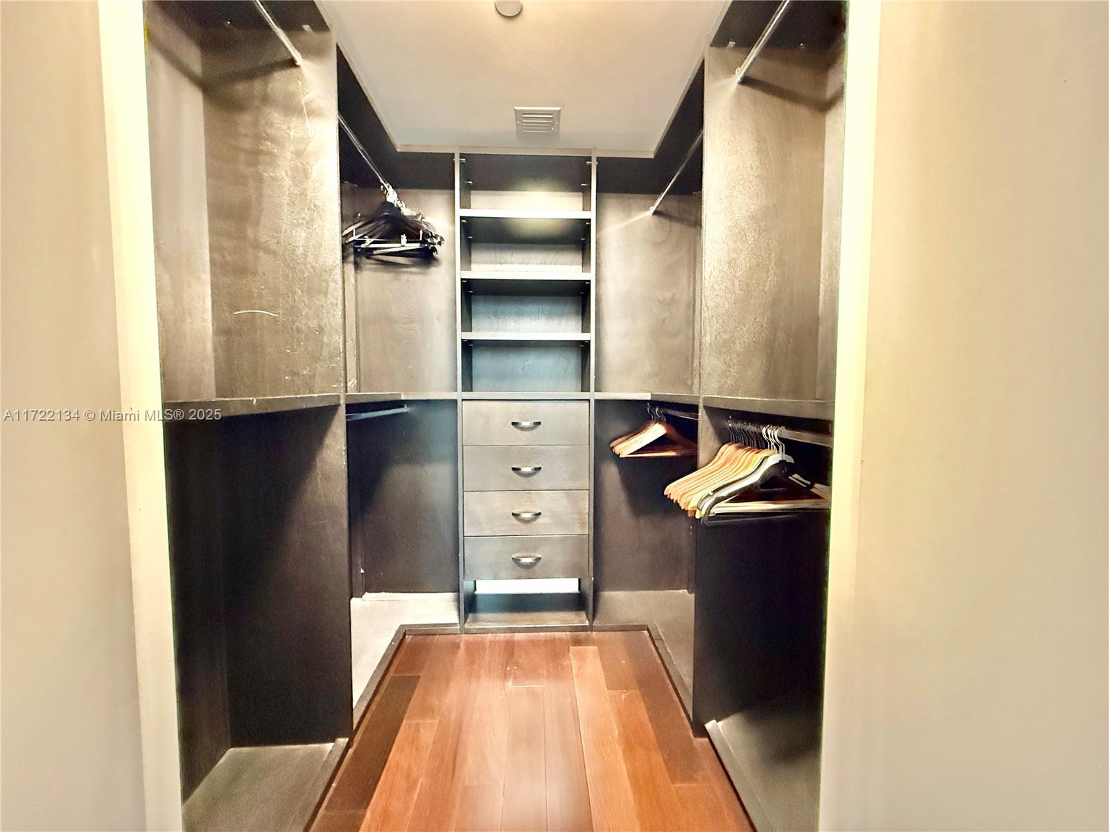 888 Biscayne Blvd #3208, Miami FL 33132