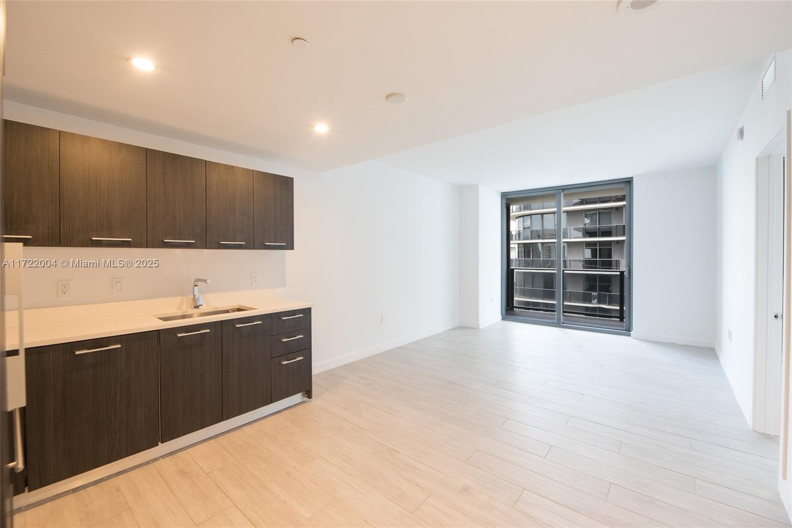 45 SW 9th St #3507, Miami FL 33130