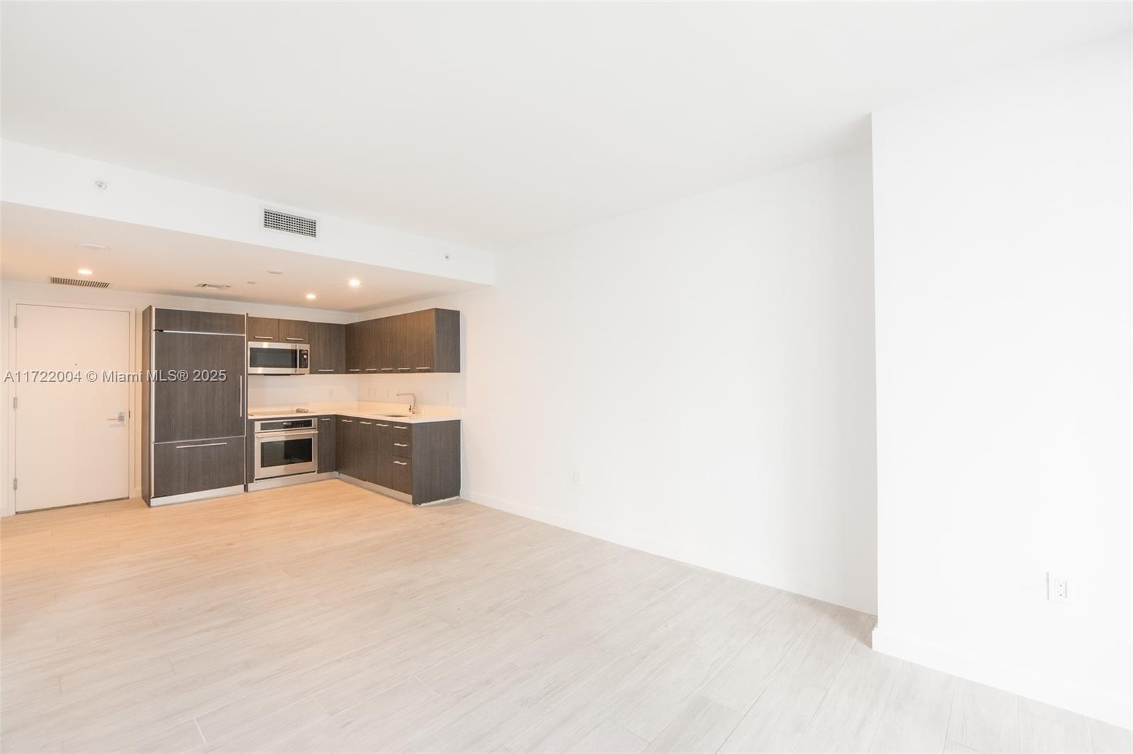 45 SW 9th St #3507, Miami FL 33130