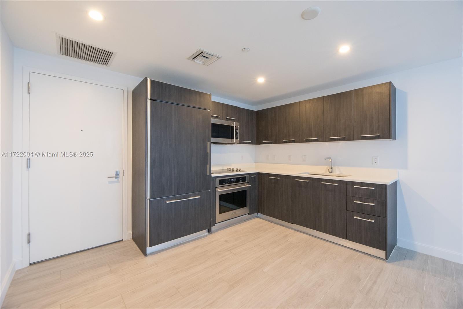 45 SW 9th St #3507, Miami FL 33130