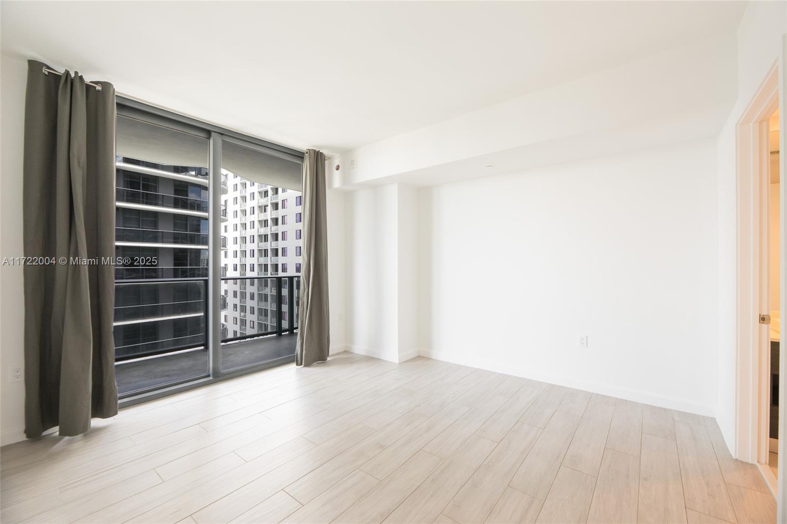 45 SW 9th St #3507, Miami FL 33130
