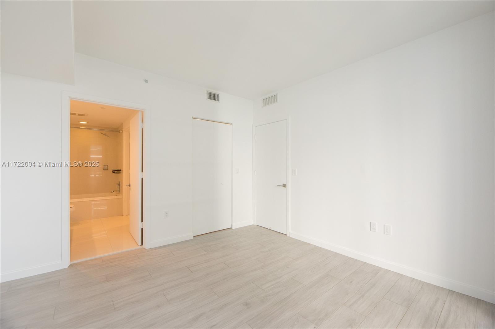 45 SW 9th St #3507, Miami FL 33130