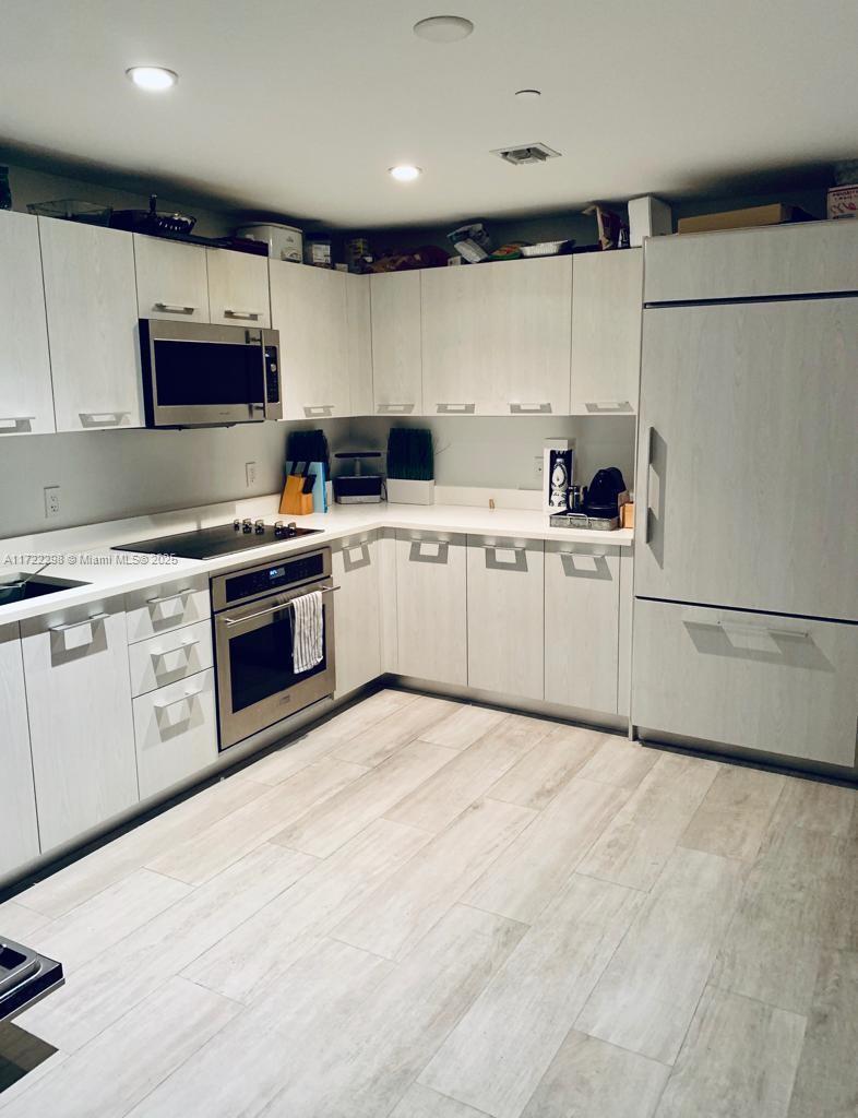 55 SW 9th St #2610, Miami FL 33130