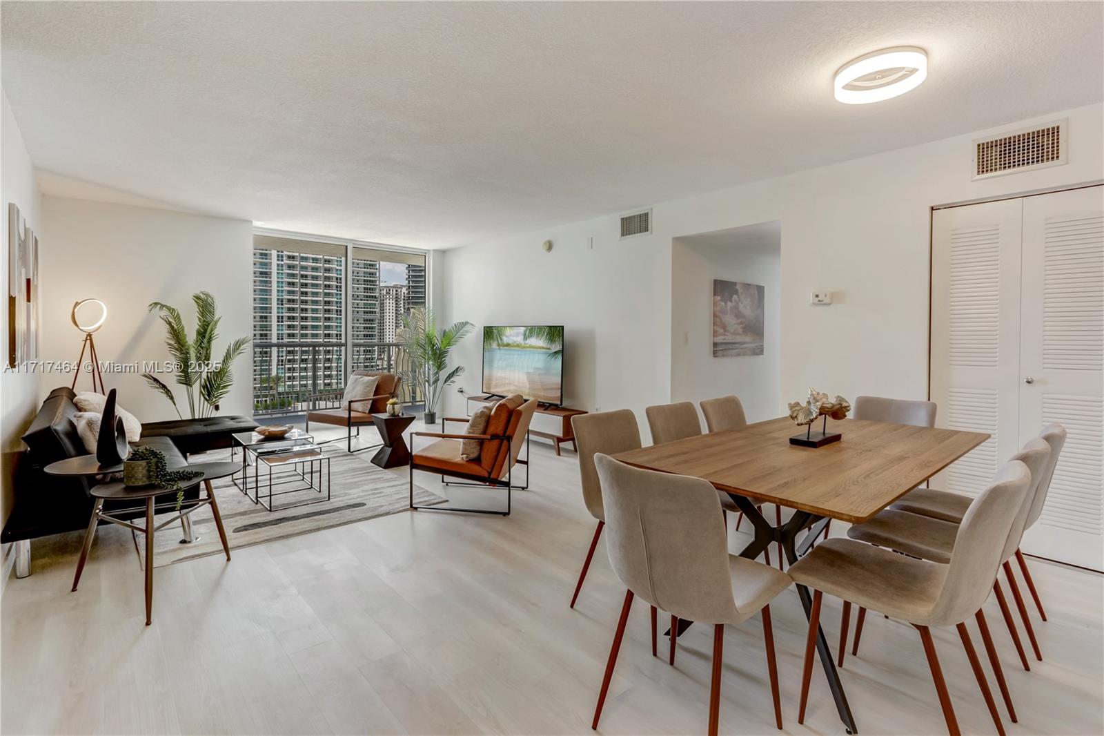 1200 Brickell Bay Dr #2424, Miami, Florida image 3