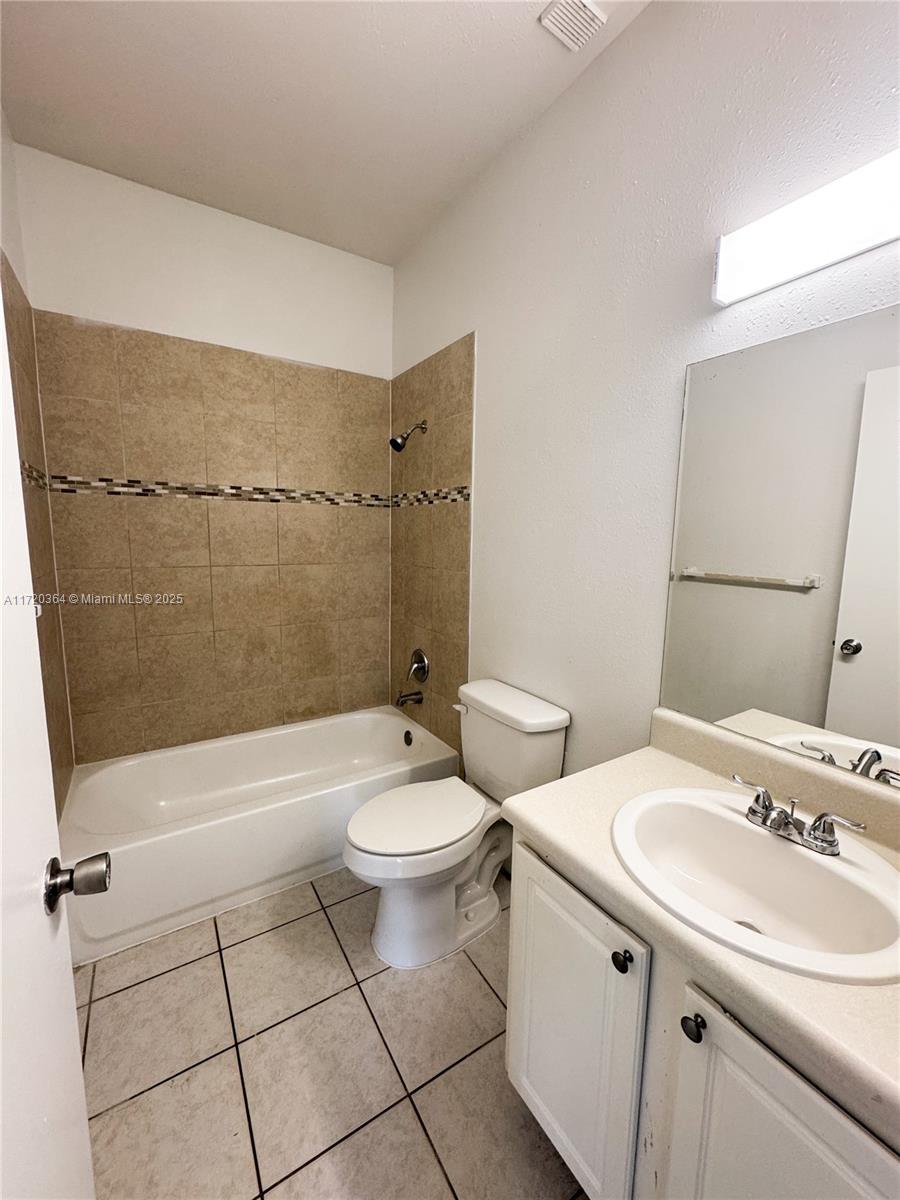 2001 NW 96th Ter #10L, Pembroke Pines, Florida image 11