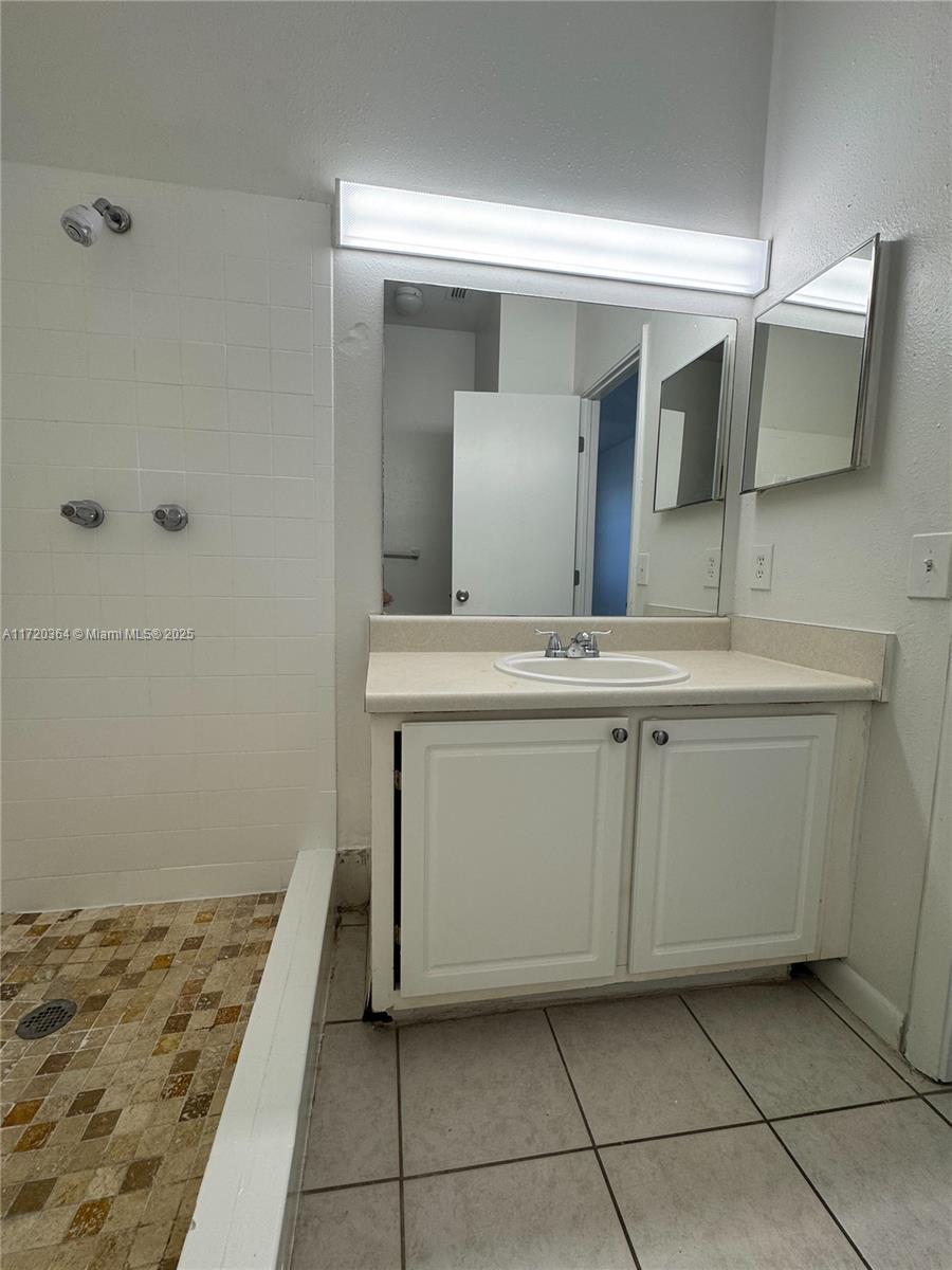 2001 NW 96th Ter #10L, Pembroke Pines, Florida image 13