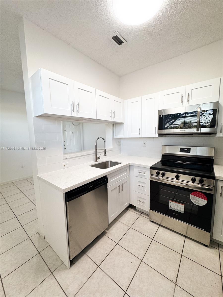 2001 NW 96th Ter #10L, Pembroke Pines, Florida image 26