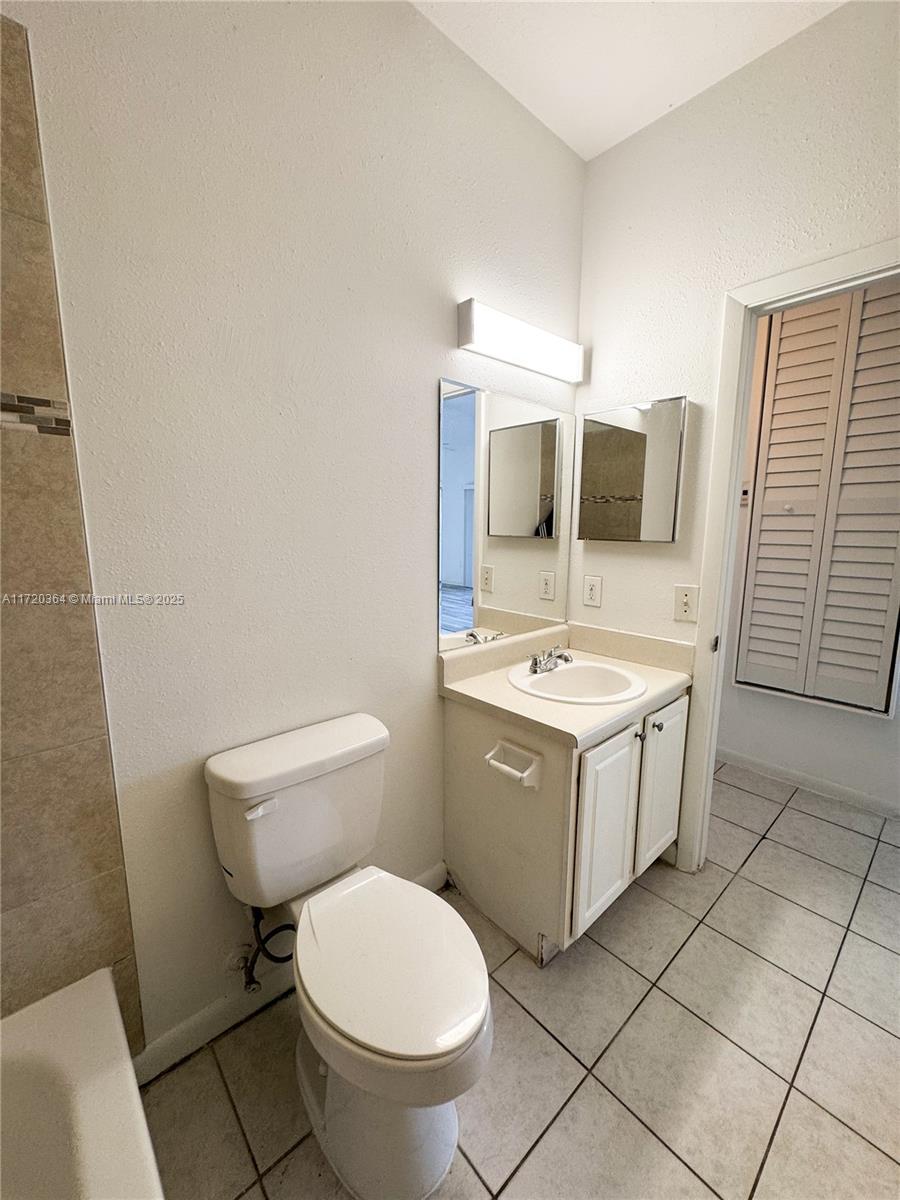 2001 NW 96th Ter #10L, Pembroke Pines, Florida image 28