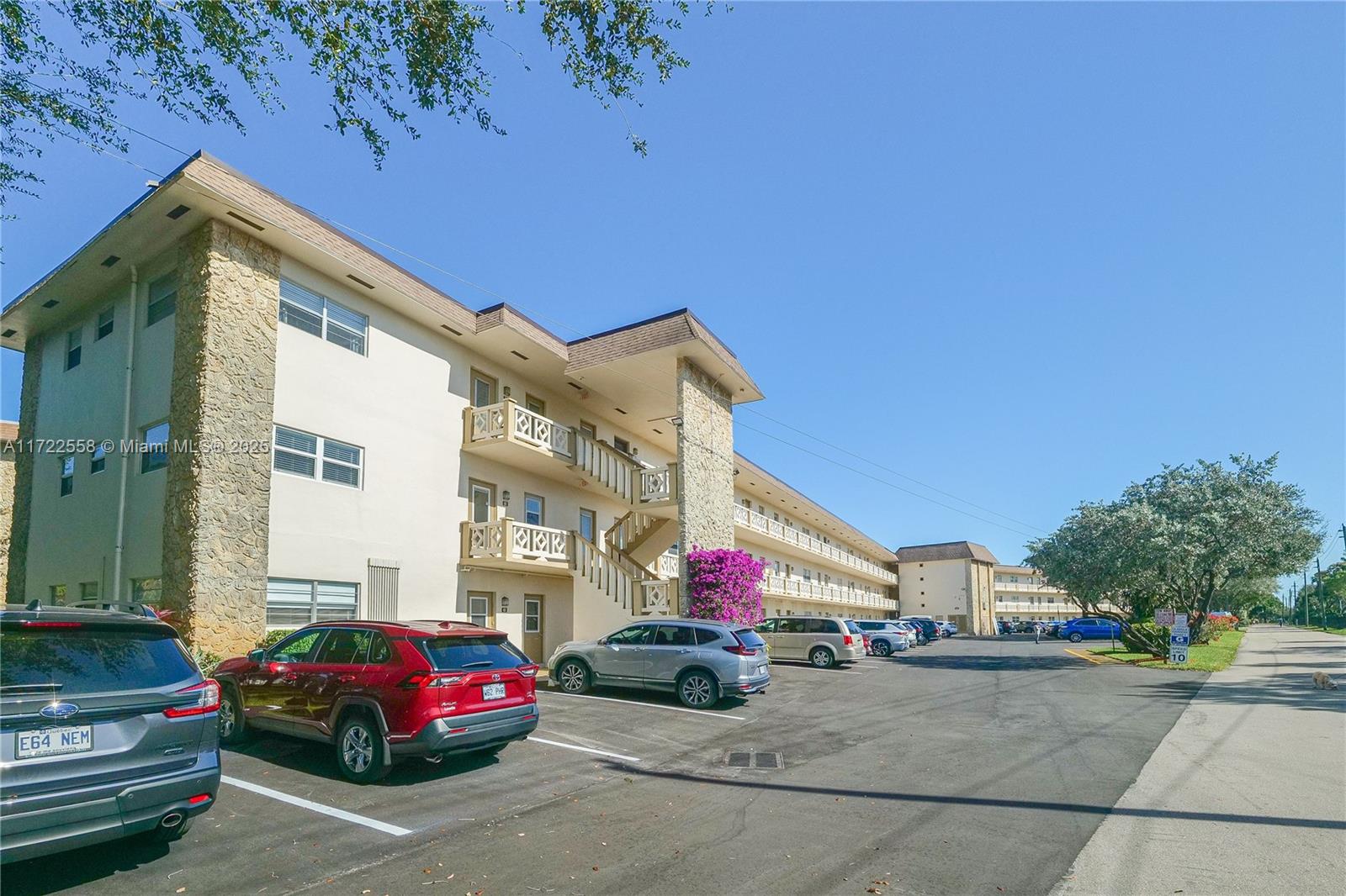 4801 NW 34th St #406, Lauderdale Lakes, Florida image 38