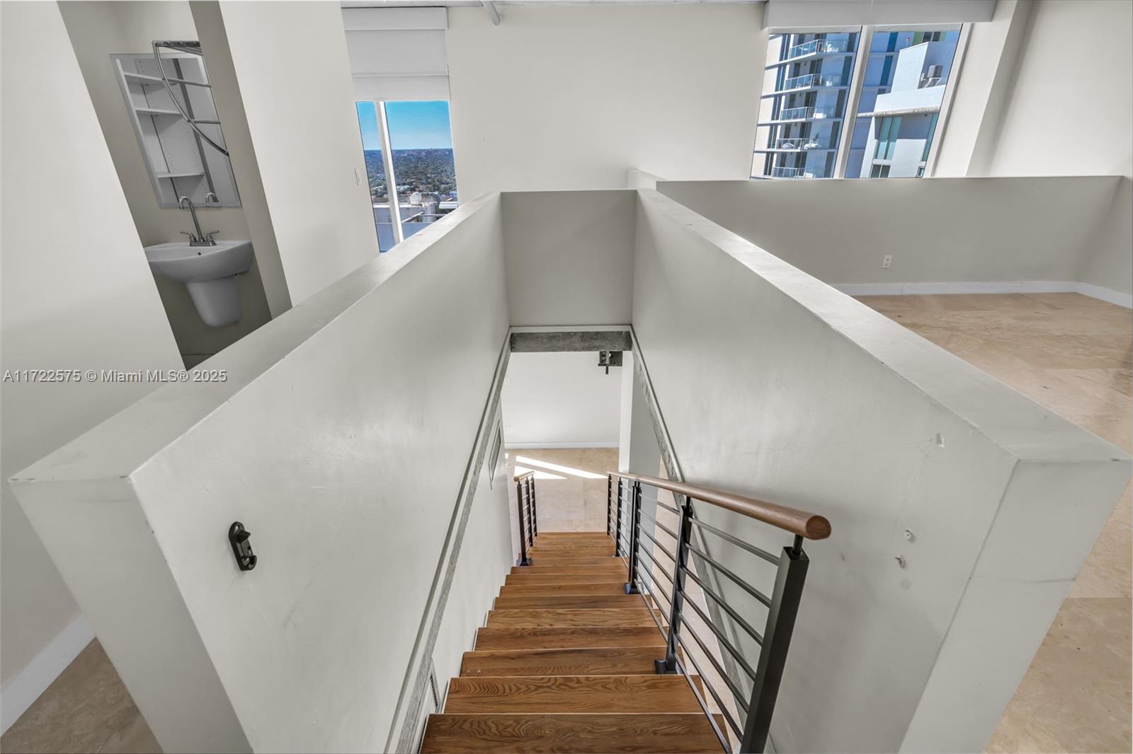 690 SW 1st Ct #PHII22, Miami FL 33130