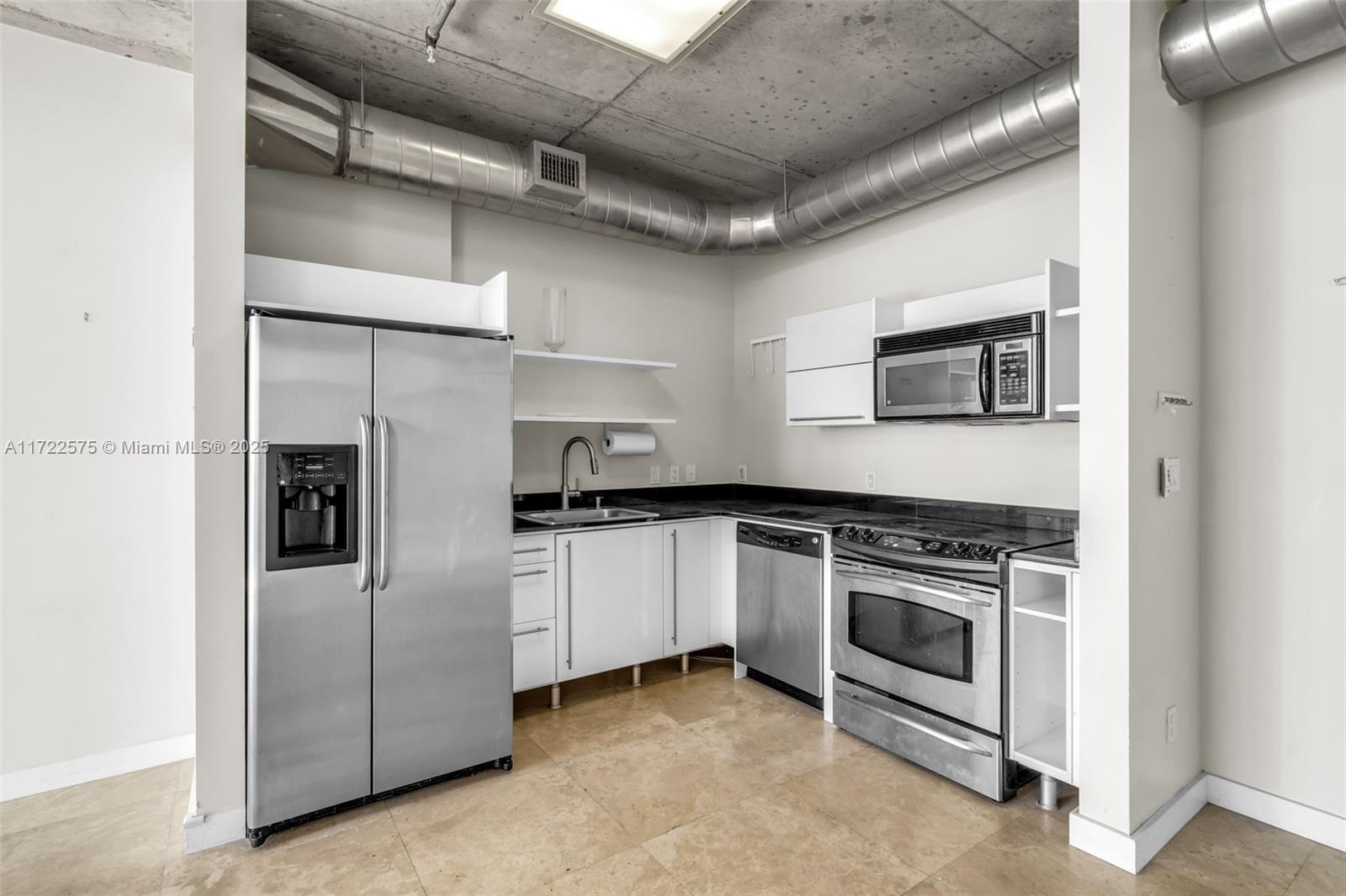 690 SW 1st Ct #PHII22, Miami FL 33130