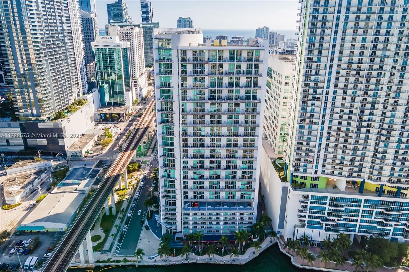 690 SW 1st Ct #PHII22, Miami FL 33130
