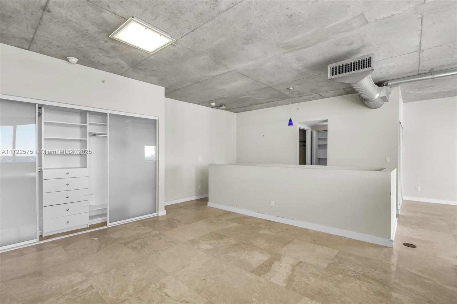 690 SW 1st Ct #PHII22, Miami FL 33130