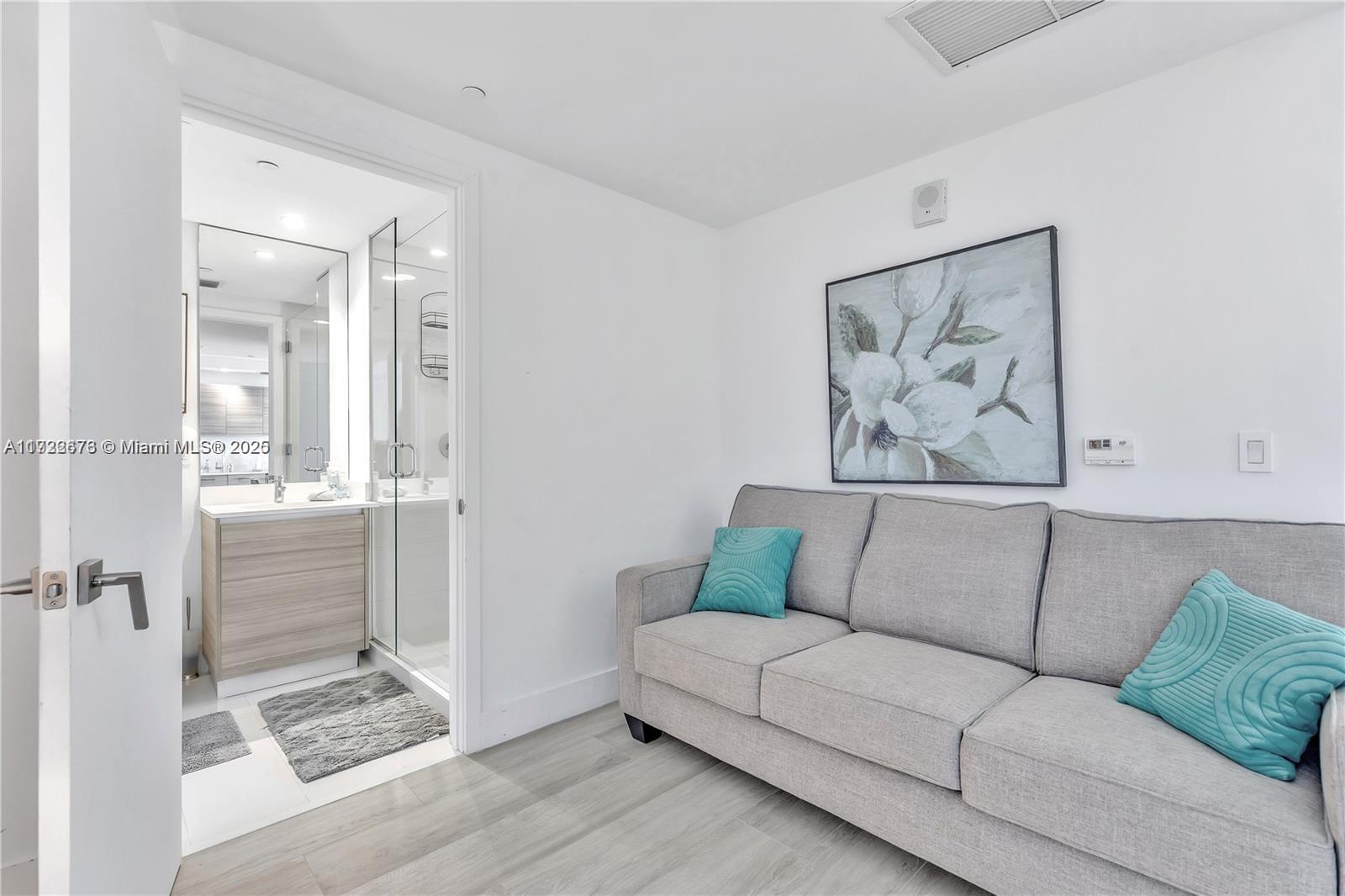 121 NE 34th St #1806A, Miami FL 33137