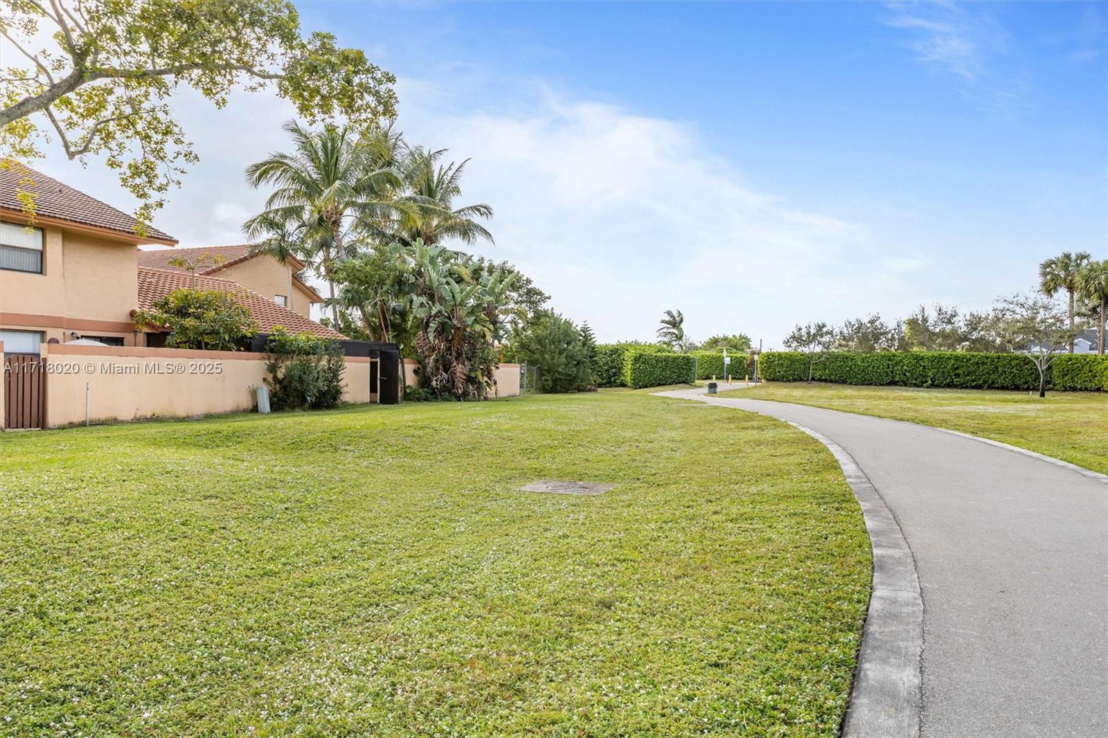 906 SW 113th Ter, Pembroke Pines, Florida image 21