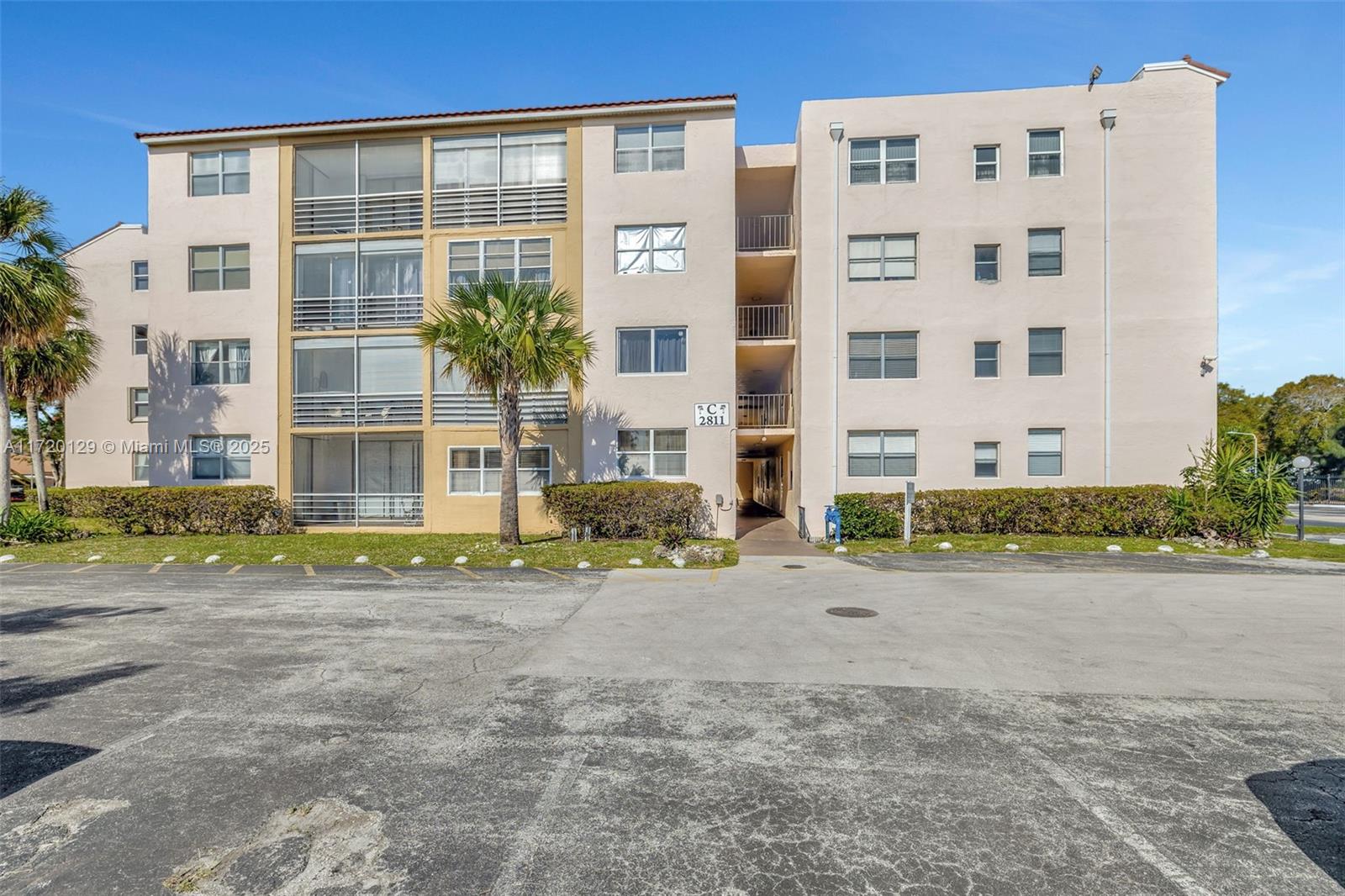 2811 Somerset Dr #203, Lauderdale Lakes, Florida image 23