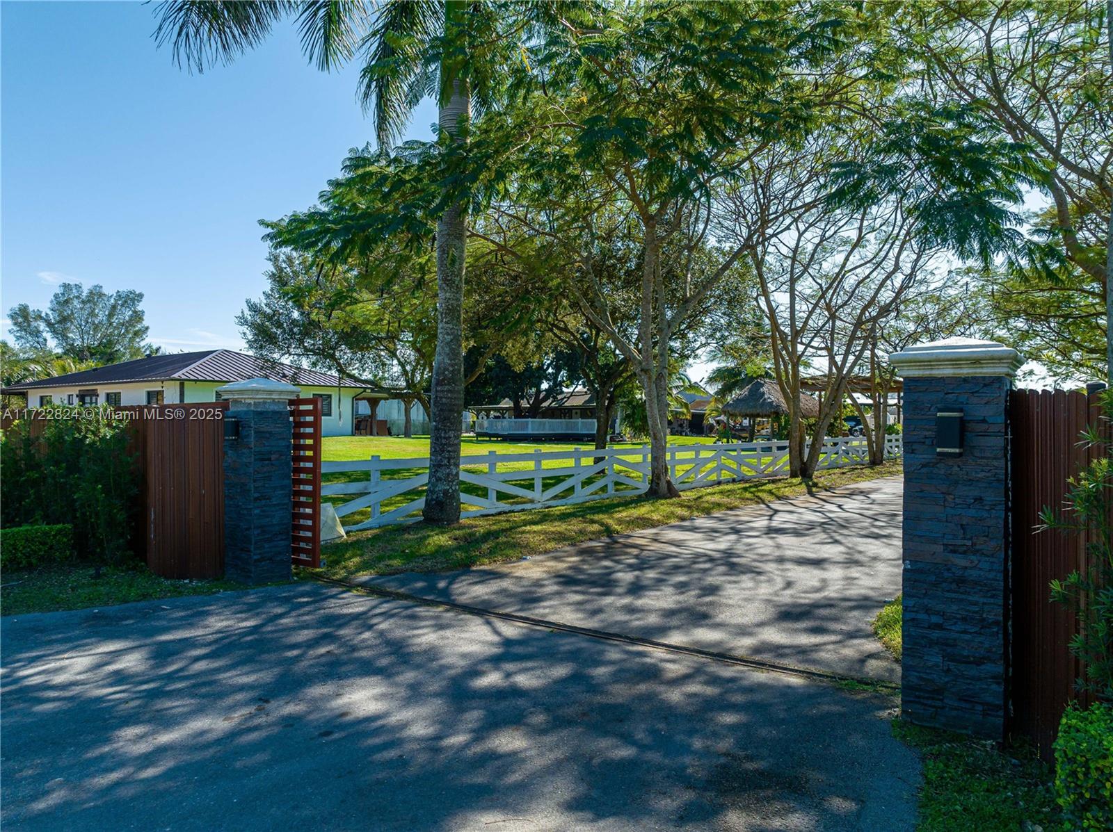 Residential, Homestead, Florida image 3