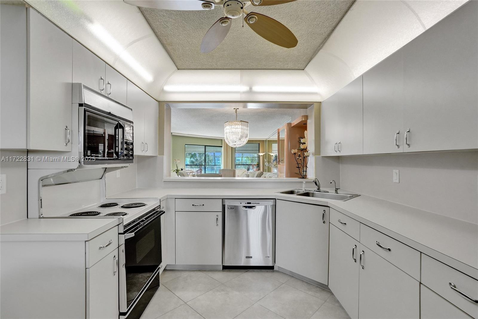 7463 Fairfax Dr #304, Tamarac, Florida image 3