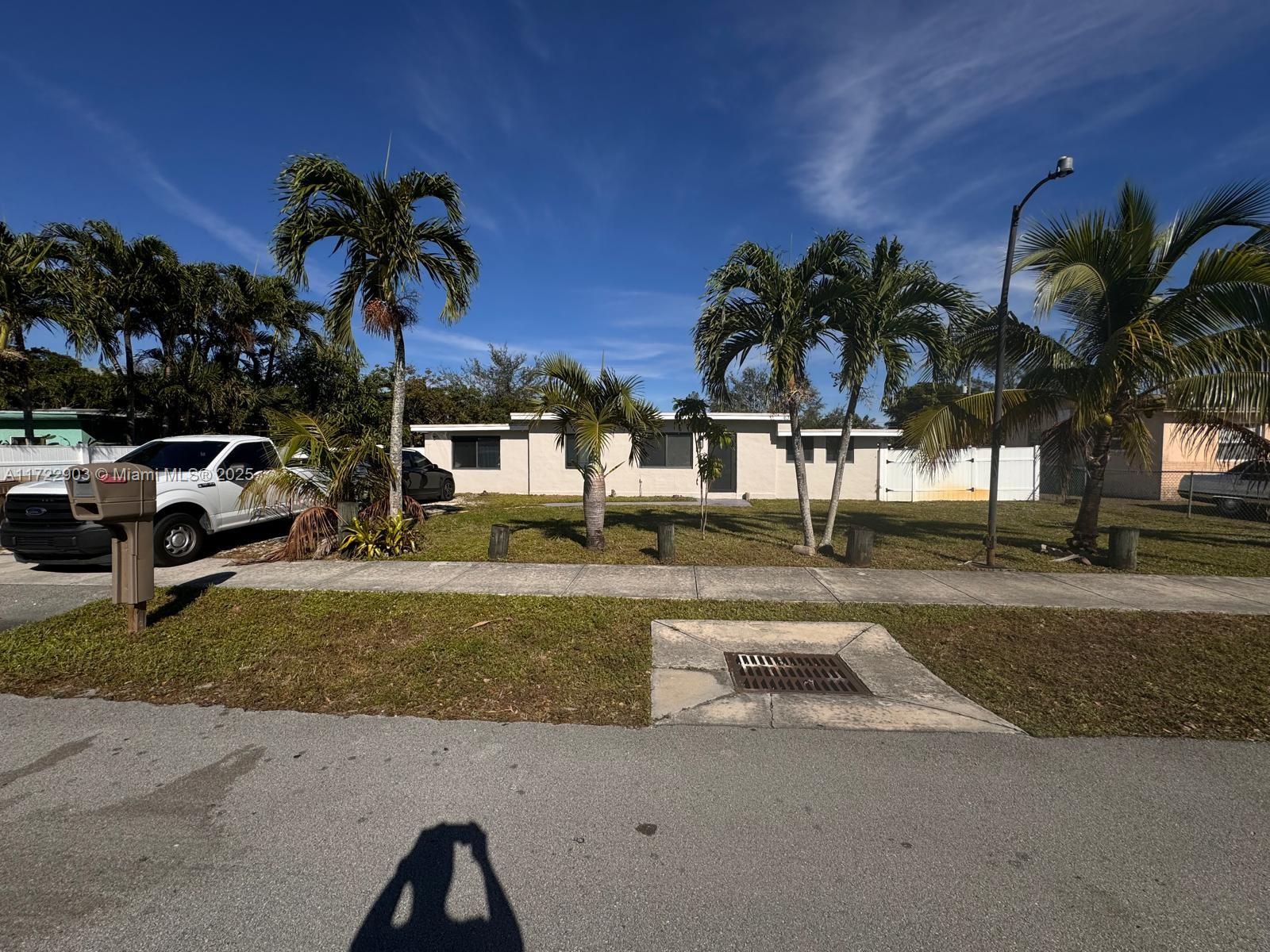 6301 SW 39th Ct, Davie, Florida image 3