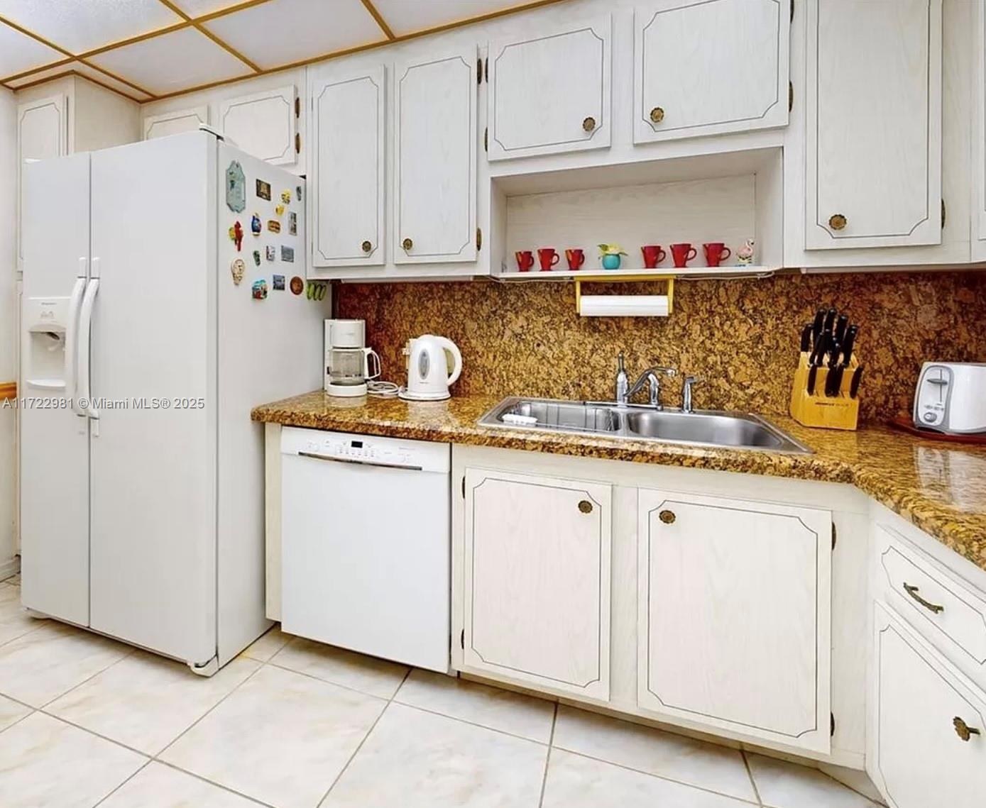 3675 N Country Club Dr #203, Aventura, Florida image 19