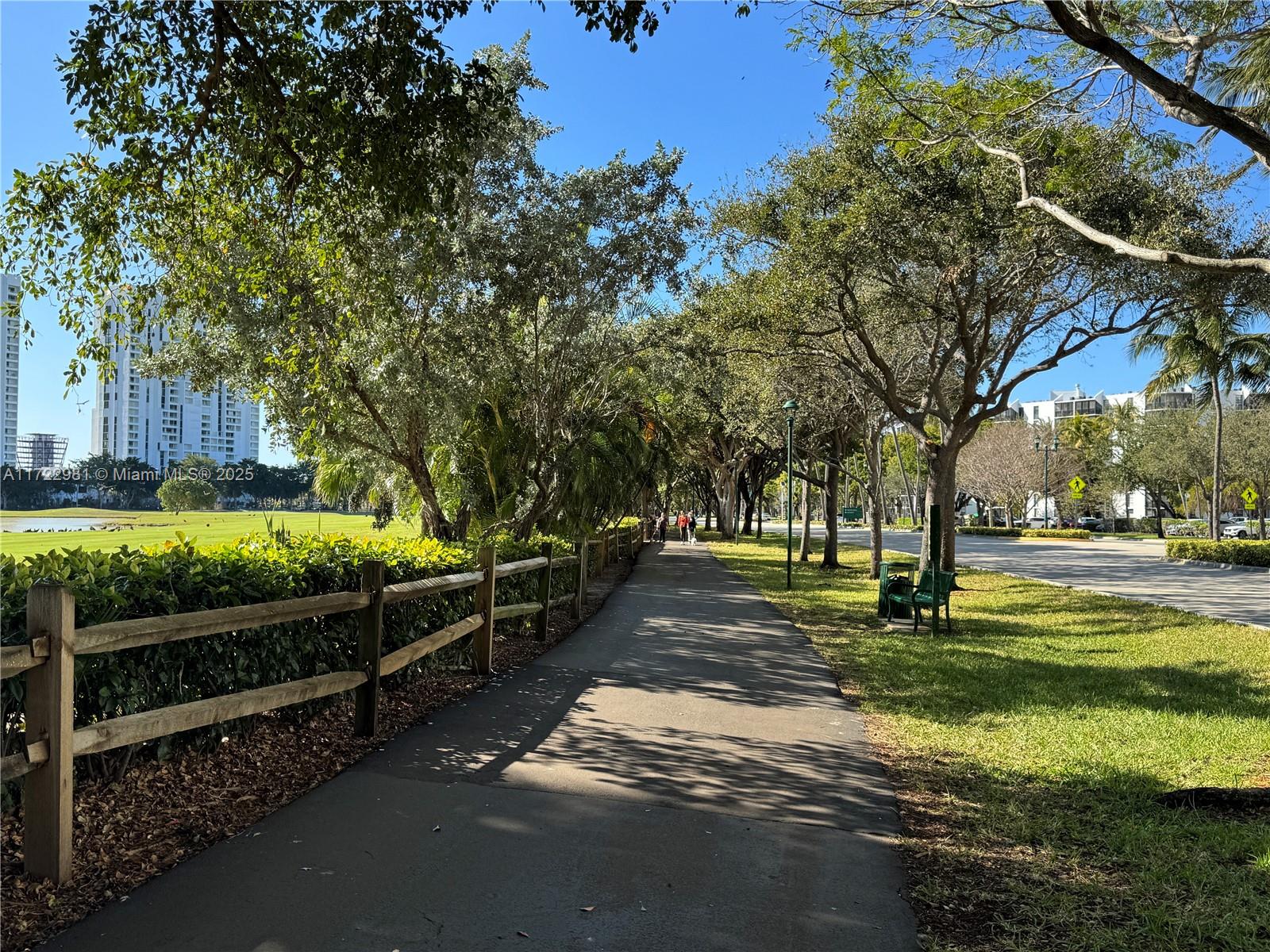3675 N Country Club Dr #203, Aventura, Florida image 7