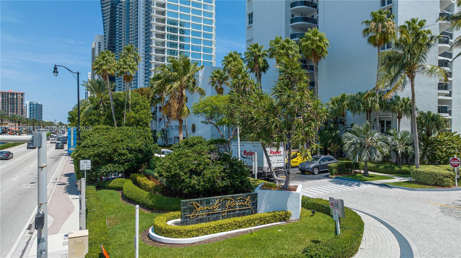 Apartamento à Venda em Sunny Isles Beach, FL