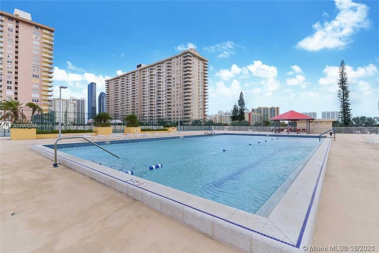 301 174th St #408, Sunny Isles Beach, Florida image 3