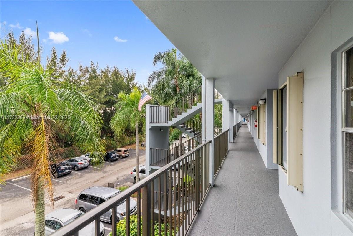 650 SW 124th Ter #315P, Pembroke Pines, Florida image 31