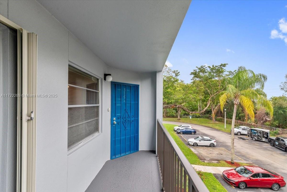 650 SW 124th Ter #315P, Pembroke Pines, Florida image 33