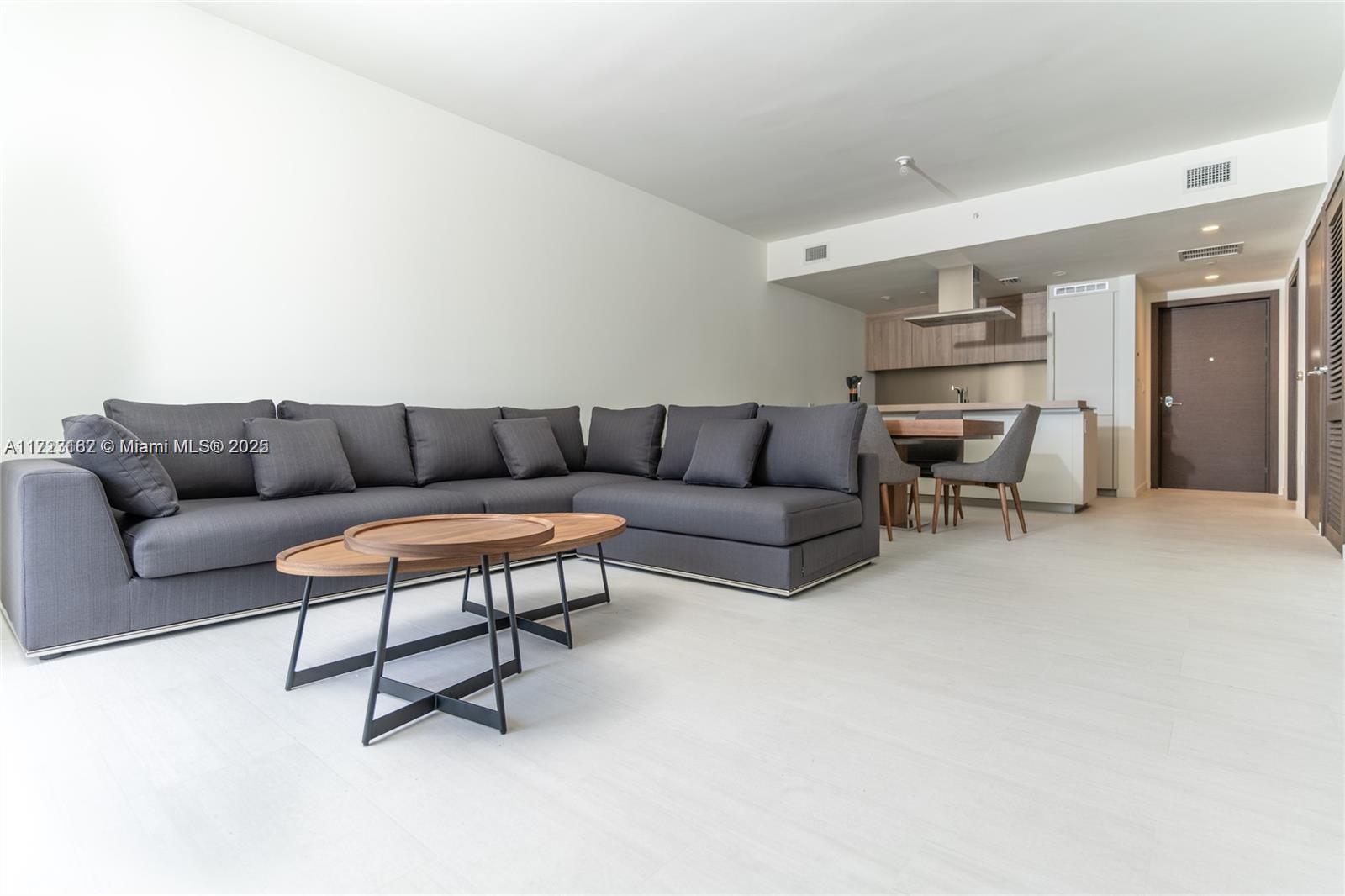 1000 Brickell Plz #4703, Miami FL 33131