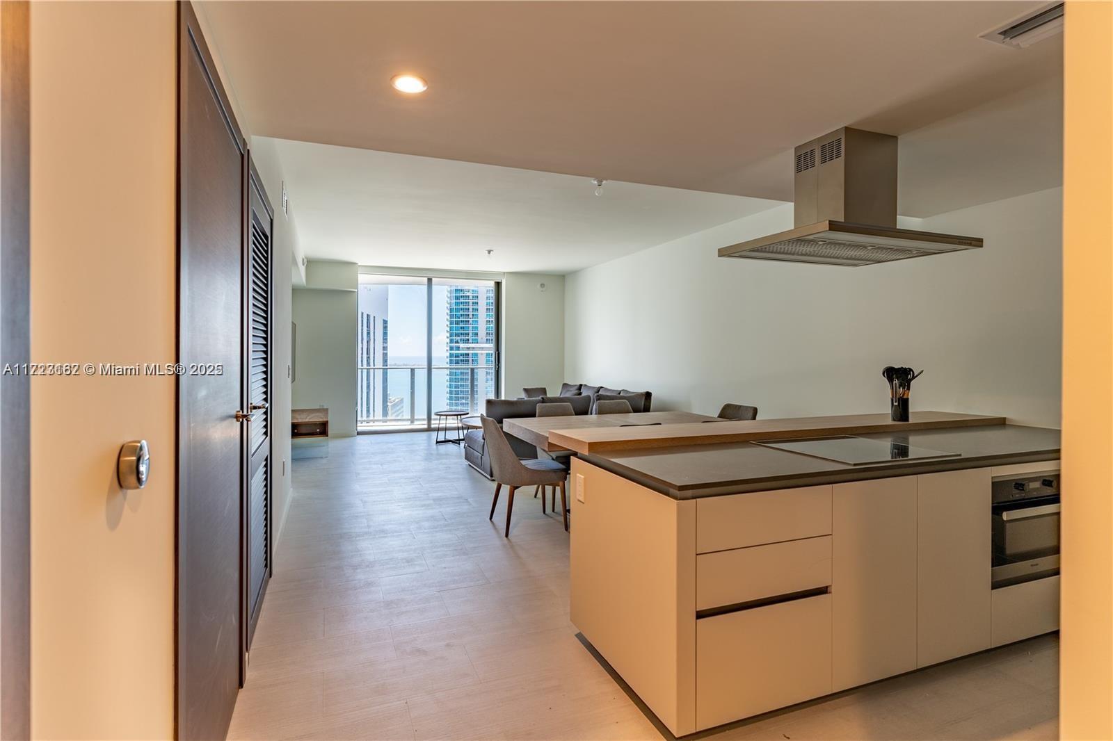 1000 Brickell Plz #4703, Miami FL 33131