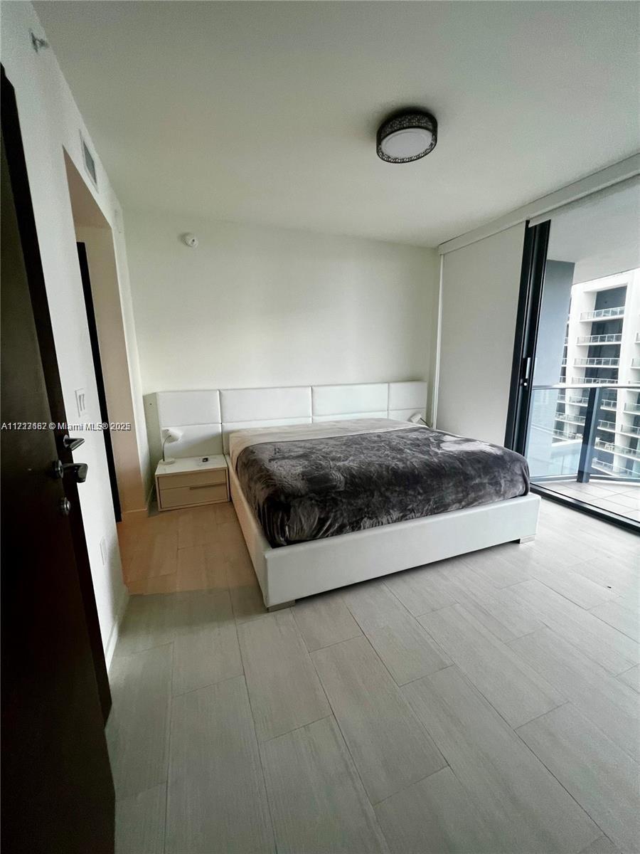 1000 Brickell Plz #4703, Miami FL 33131