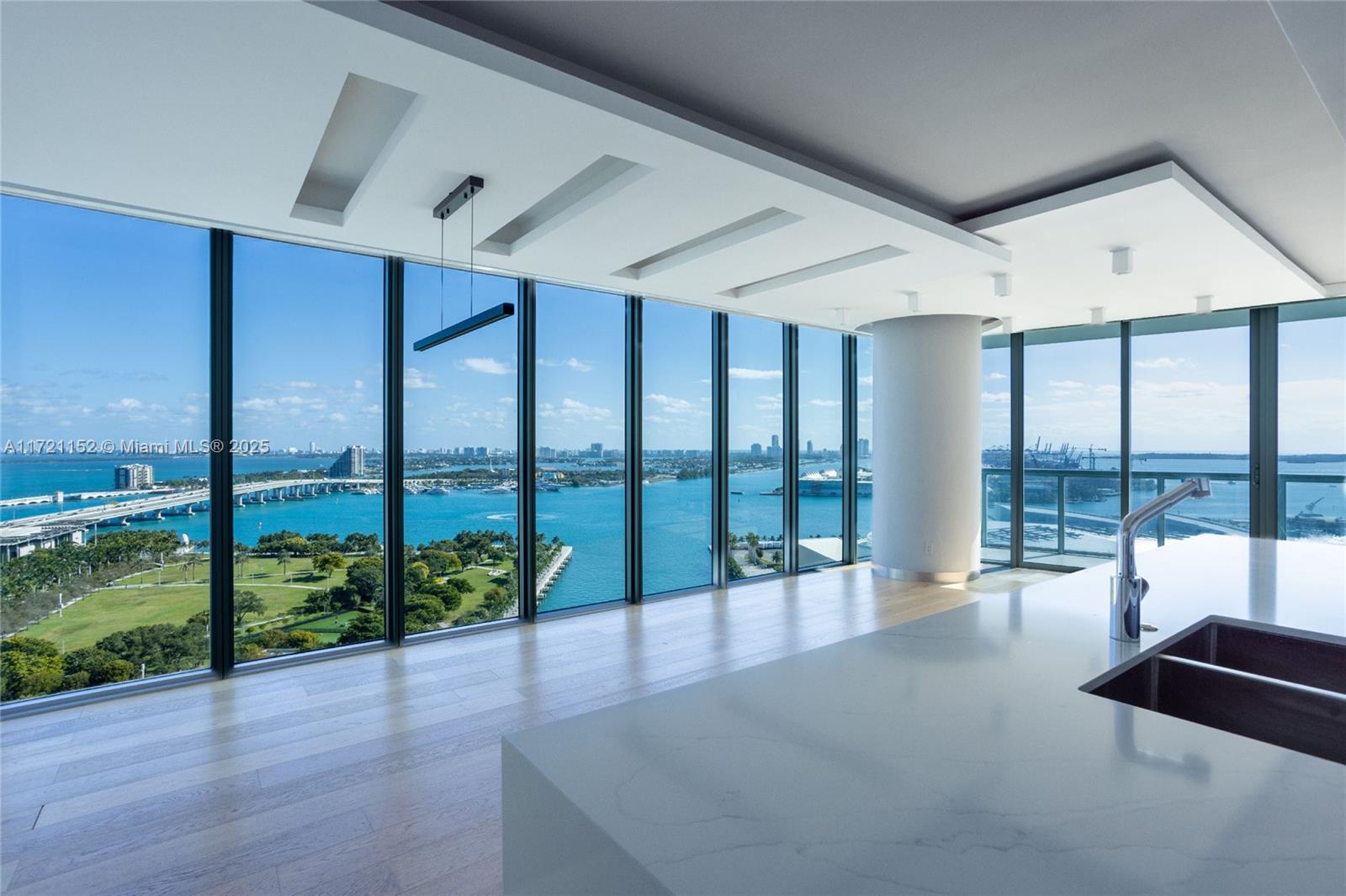 One of a kind unit located in a privileged area of Miami, with views of Biscayne Bay and the Miami Arena area, meeting all expectations related to views. This 2 bed/2.5 bath condo offers warm hardwood floors, an open floor plan with private baths in both bedrooms, upgraded kitchen, electric blinds, specialty lighting design and much more. Marinablue is an iconic skyscraper in Miami known for its unique amenities, including sunrise and sunset pools, 5-hole putting green, volleyball court, spa, on-site restaurants, convenient shopping and more. Walk to the Miami Arena for special concerts or basketball games.