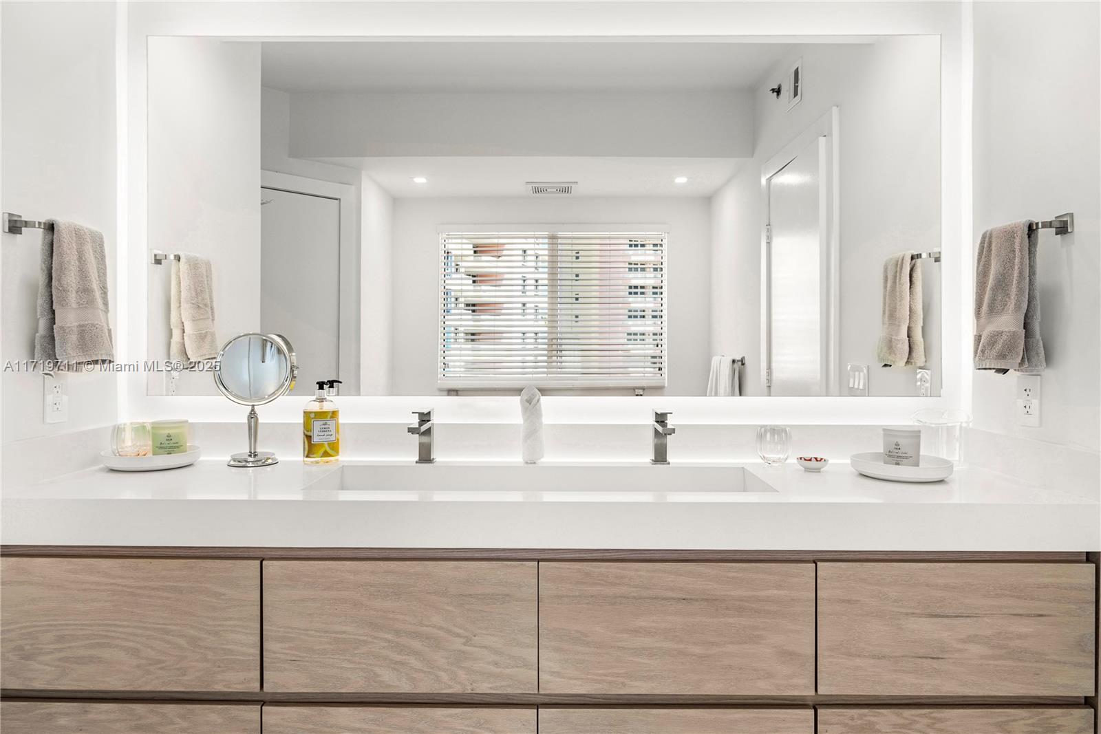 791 Crandon Blvd #901, Key Biscayne FL 33149