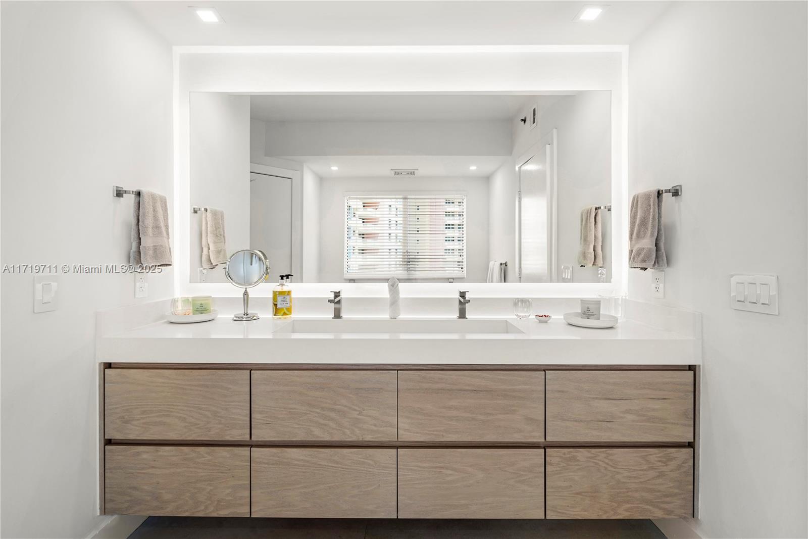 791 Crandon Blvd #901, Key Biscayne FL 33149