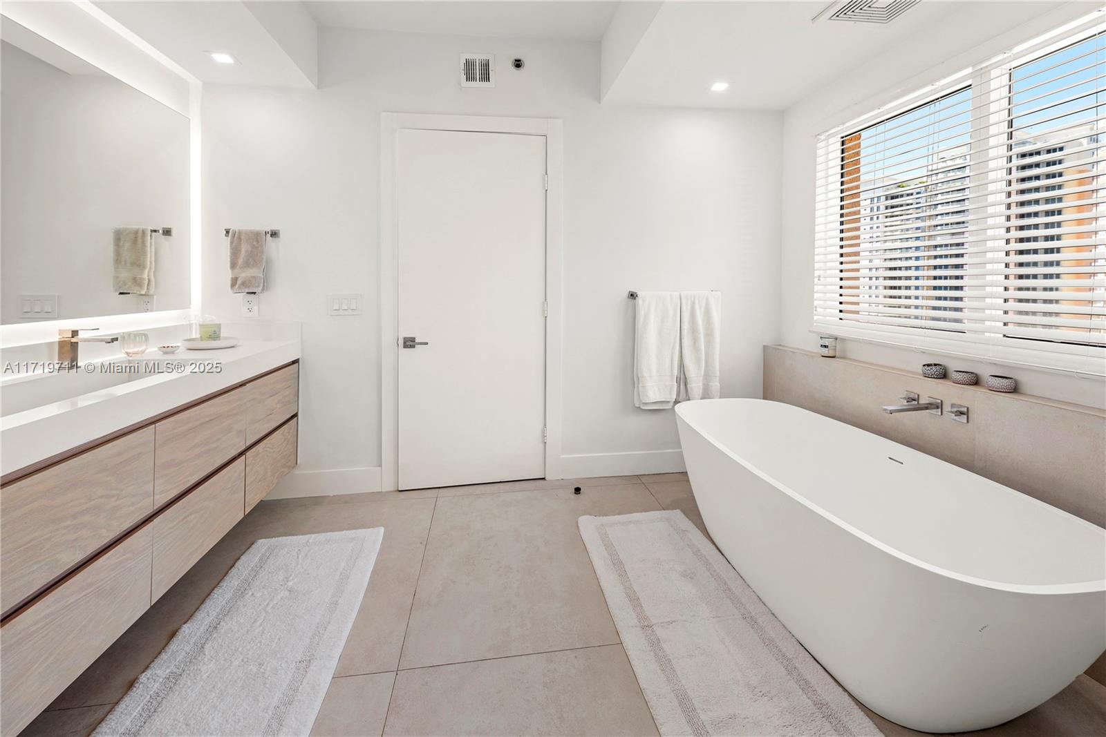 791 Crandon Blvd #901, Key Biscayne FL 33149
