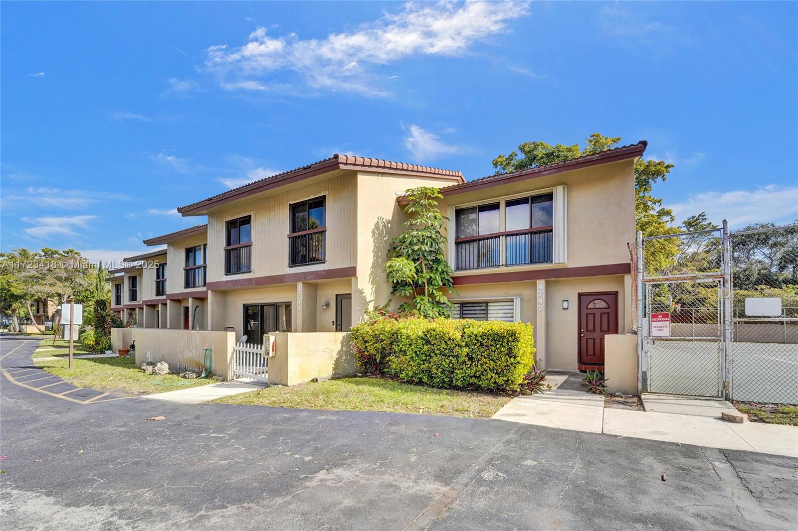 4742 Sheridan St #6, Hollywood, Florida image 2