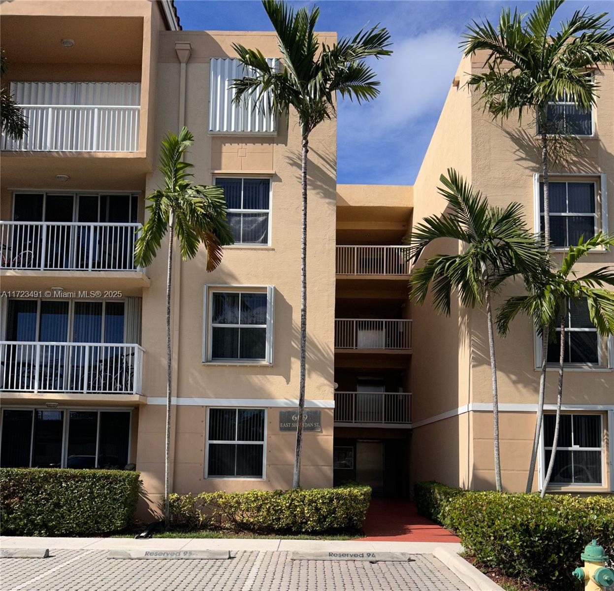 609 E Sheridan St #105, Dania Beach, Florida image 3