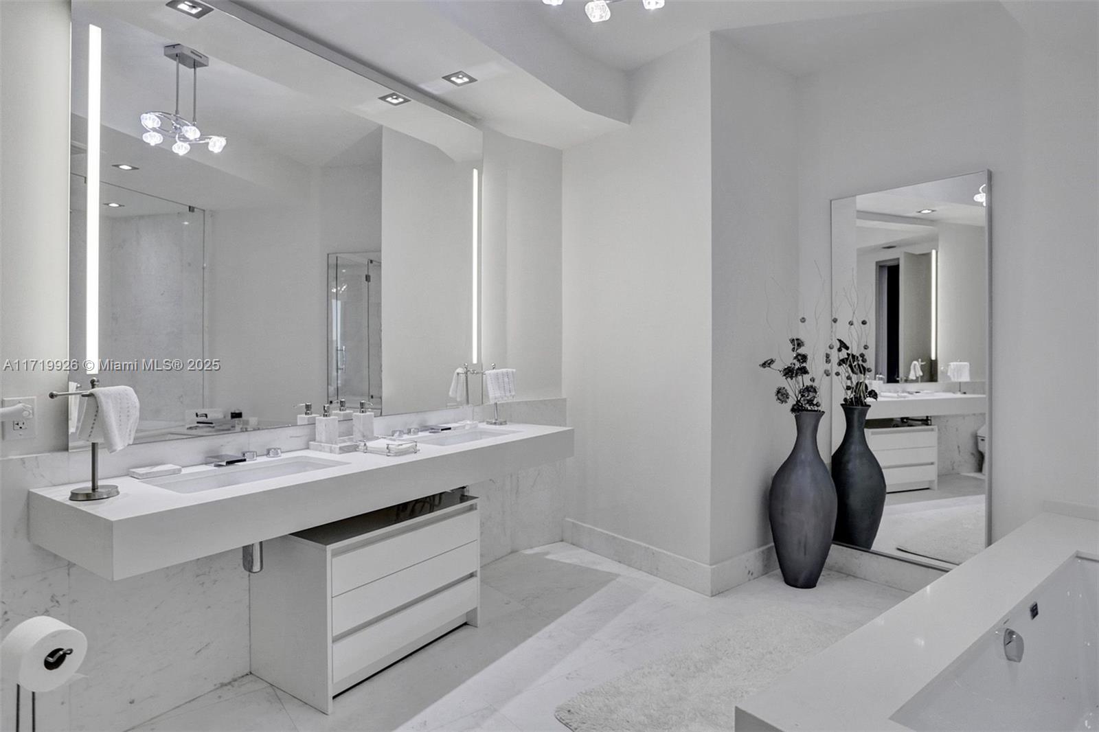 18555 COLLINS AVENUE #2203, Sunny Isles Beach FL 33160